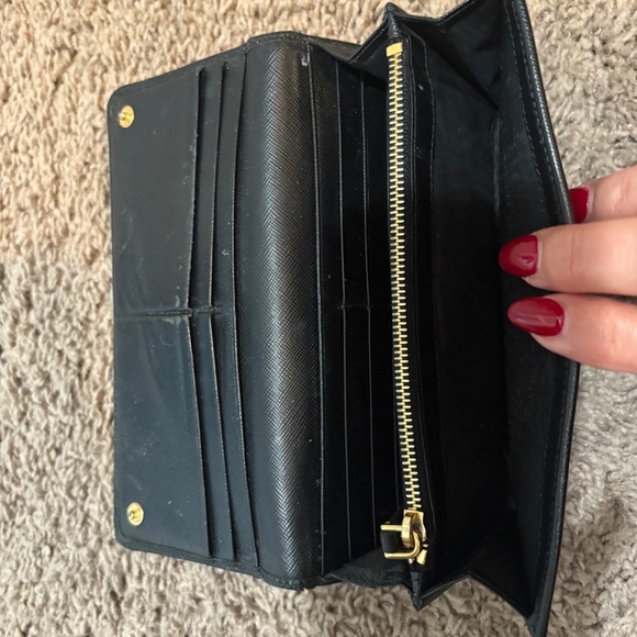 Prada Wallet - Picture 3 of 4